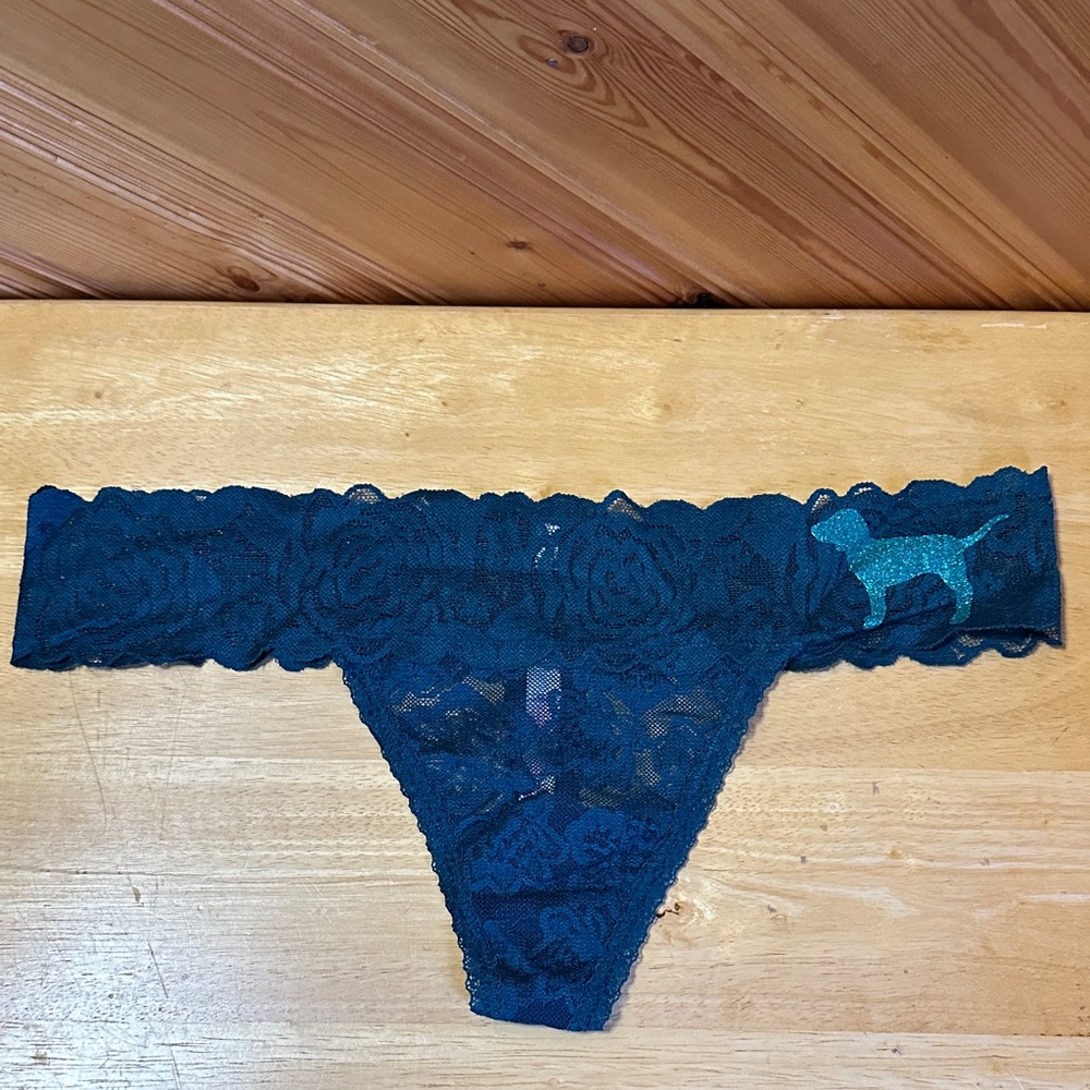 PINK Dog Logo Lace Thong